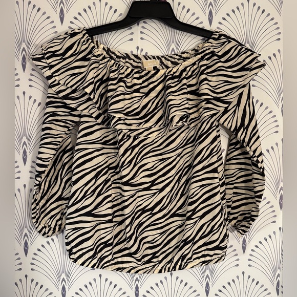 Michael Kors Black and White Ruffled 3/4 Sleeve Blouse Zebra women’s size medium - Picture 1 of 6